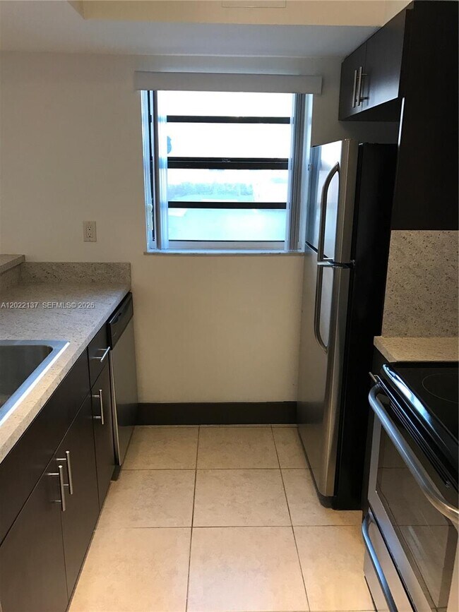 Foto del edificio - 18224 Mediterranean Blvd