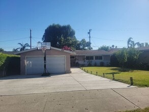 Building Photo - 11427 Stranwood Ave
