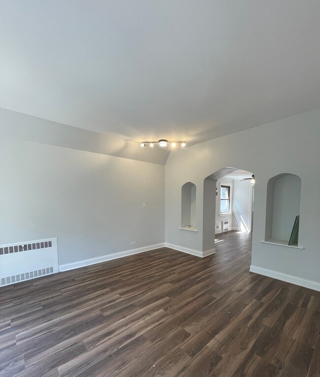 Building Photo - 2646 W Catalpa Ave