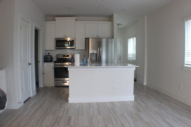 Building Photo - 513 White Steppe Way