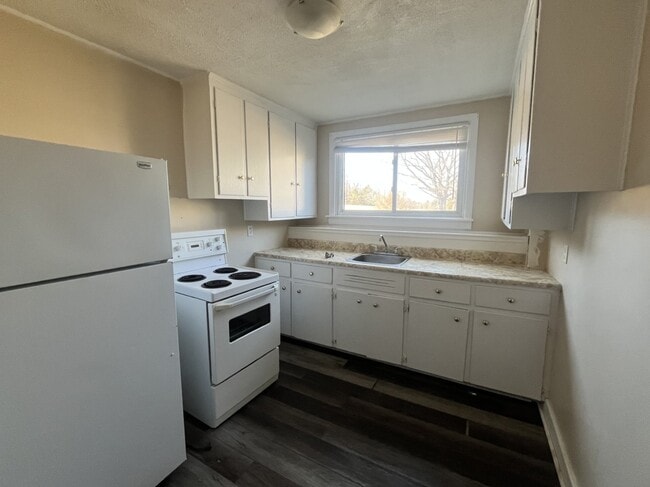 Building Photo - 445 Covert St