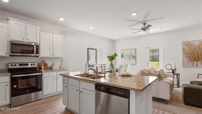 Foto del edificio - 468 Melrose Wy