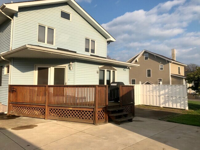 Back deck - 425 Halley St