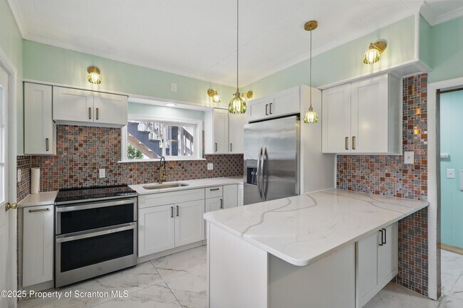 Foto del edificio - 1638 Sanderson Ave