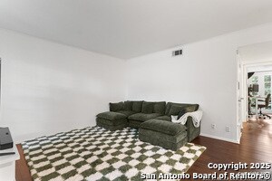 Building Photo - 8702 Village Dr