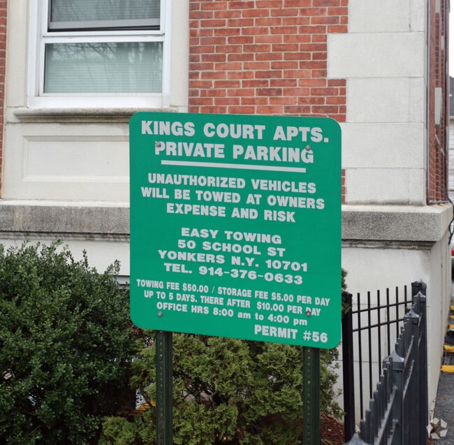 Building Photo - Kings Court Apartments