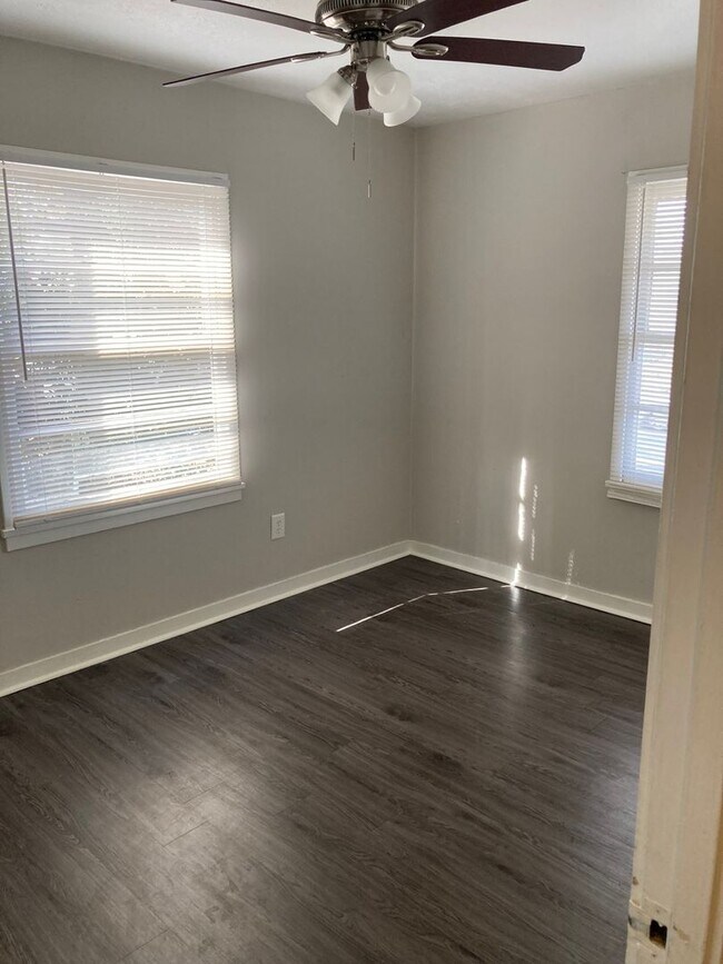 Foto del edificio - TWO BEDROOM, ONE BATH HOME