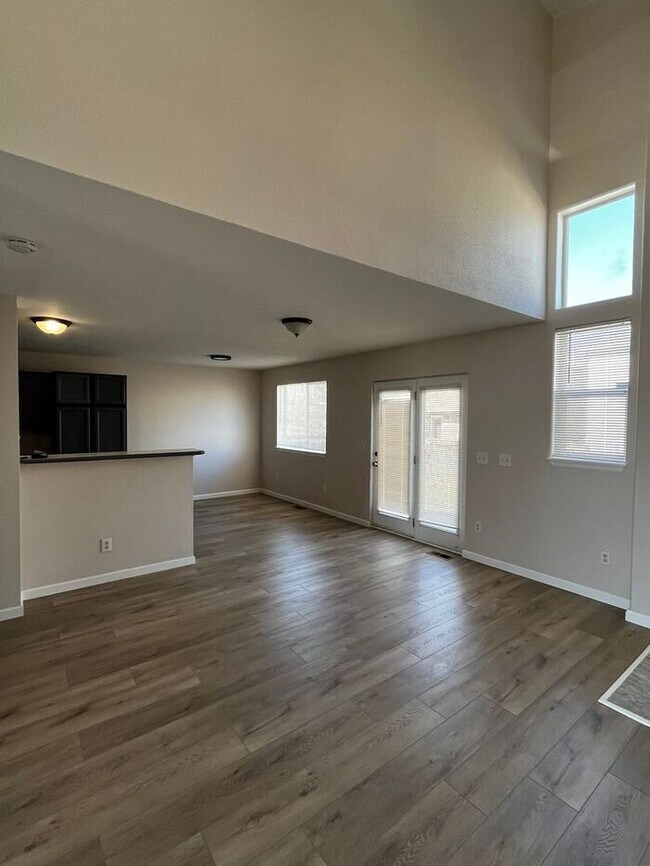 Foto del edificio - 3 Bedroom 2 1/2 Bathroom Home in Highlands Ranch