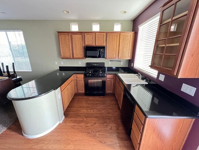 Building Photo - 3BD/2.5BA GUARD GATED SUMMERLIN HOME!