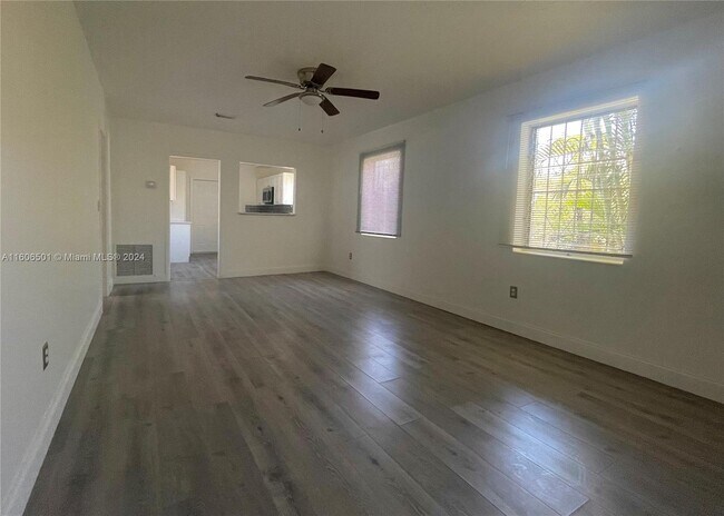 Building Photo - 4024 NW 5th Ave