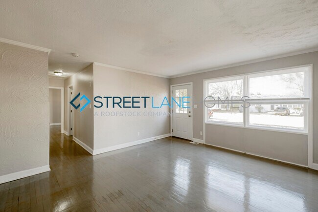 Building Photo - NOW OFFERING $250 OFF THE FIRST FULL MONTH...