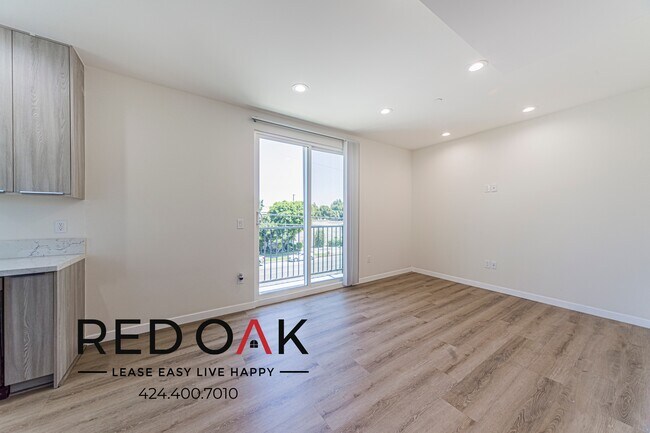 Building Photo - 8827 Van Nuys Blvd