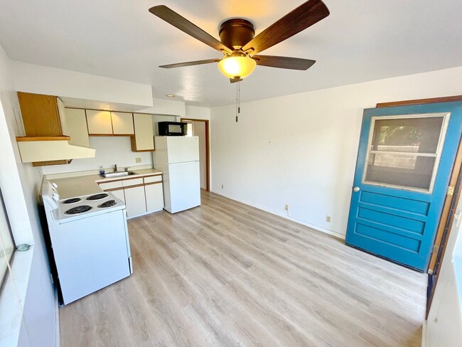 Building Photo - South Kihei 2 Bedroom / 1 Bathroom Unfurni...