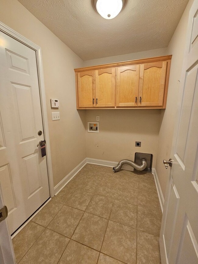 Building Photo - NEW LISTING!!!!!