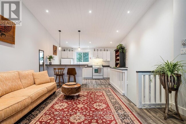 Building Photo - 5 Dawson Dr