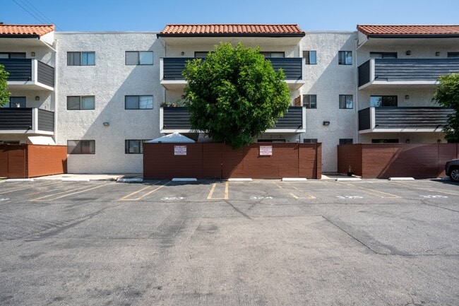 Building Photo - Canyon Village