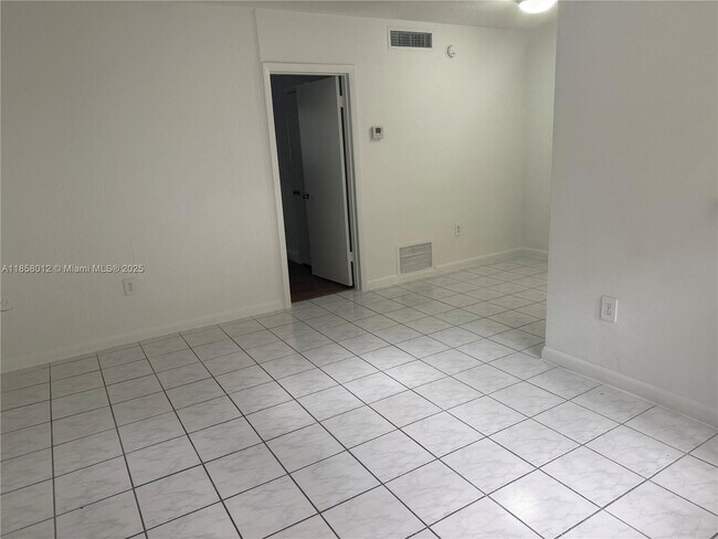 Foto del edificio - 8380 SW 65th Ave