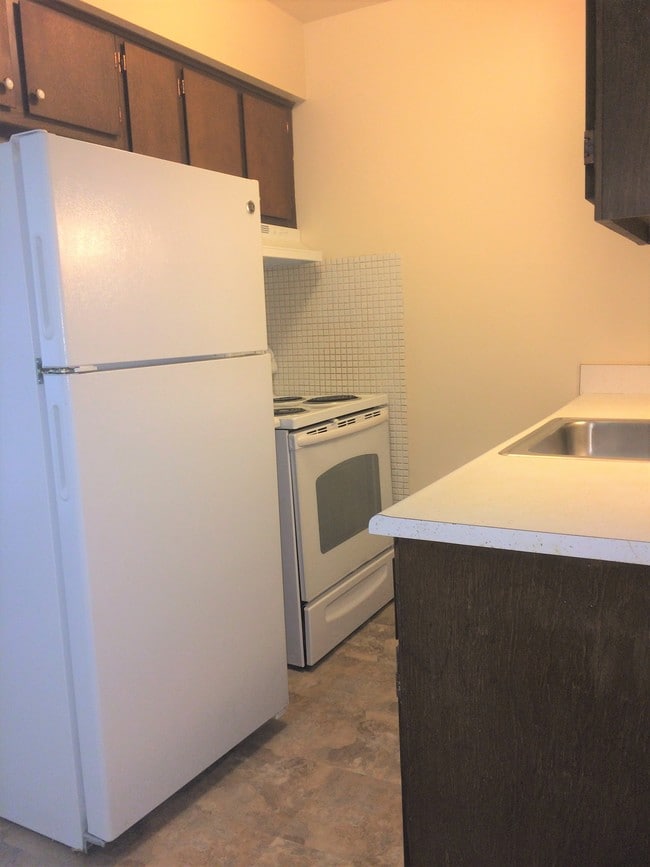 kitchen - 11524 Warren Blvd