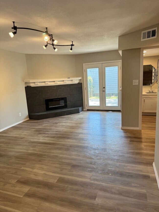 Foto del edificio - Newly renovated 3 bedroom 2.5 baths