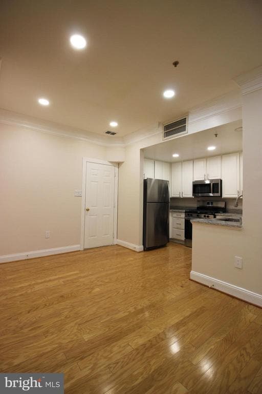 Foto del edificio - 141 Chevy Chase St