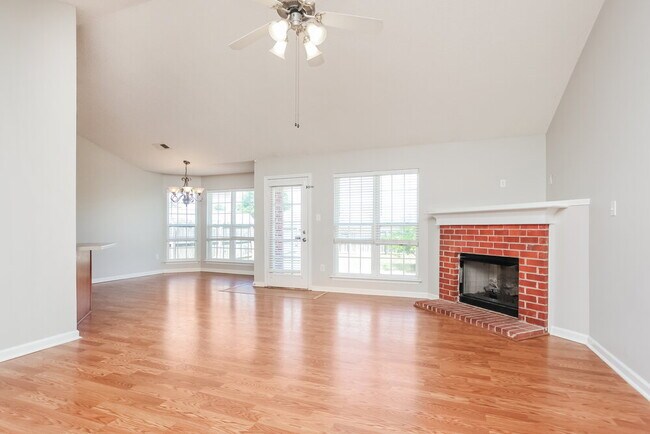 Foto del edificio - 1812 Cherry Creek Dr