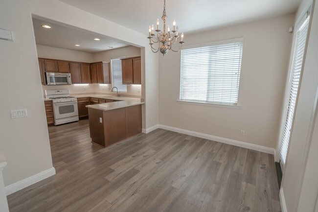 Building Photo - Charming 3-Bedroom Home in Valencia's Cree...