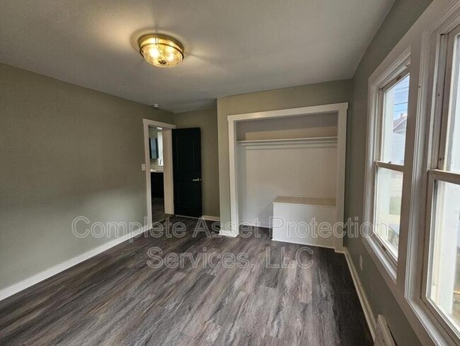 Building Photo - 917 W 144th St
