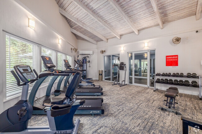 Gimnasio - 39th Avenue