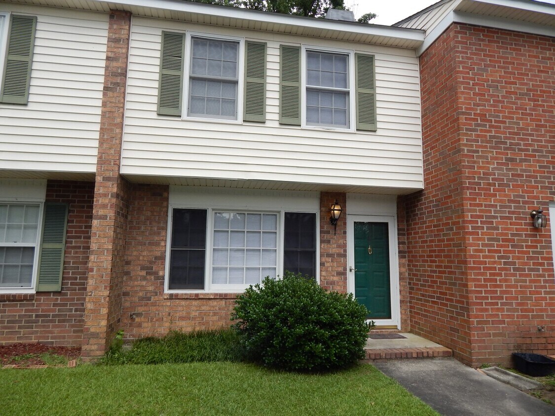 Foto del edificio - 738 Coventry Ln