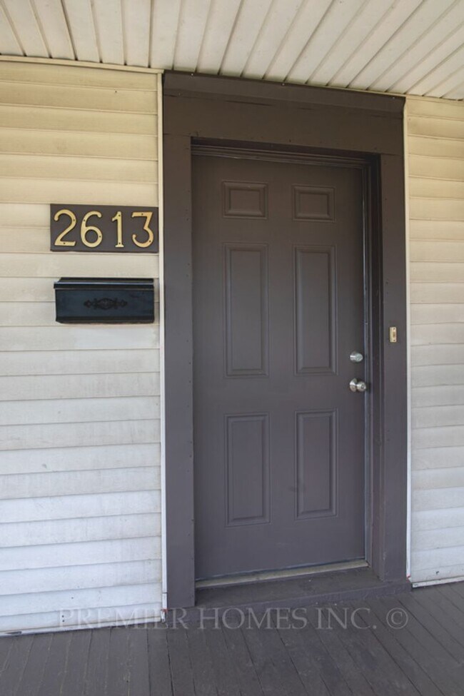 Foto del edificio - 3 Bedroom Home with Large Front Porch – $1,495/mo