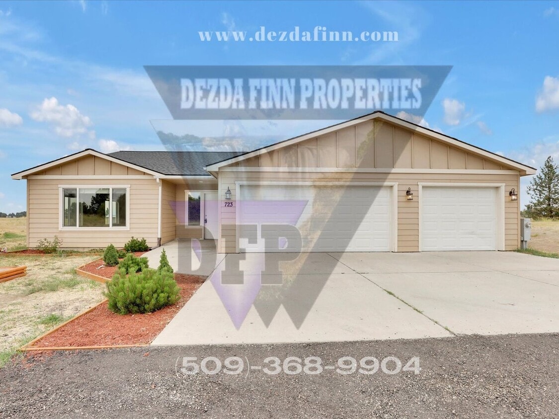 Primary Photo - Country Living, Minutes to FAFB! 4 Bed, 2 ...