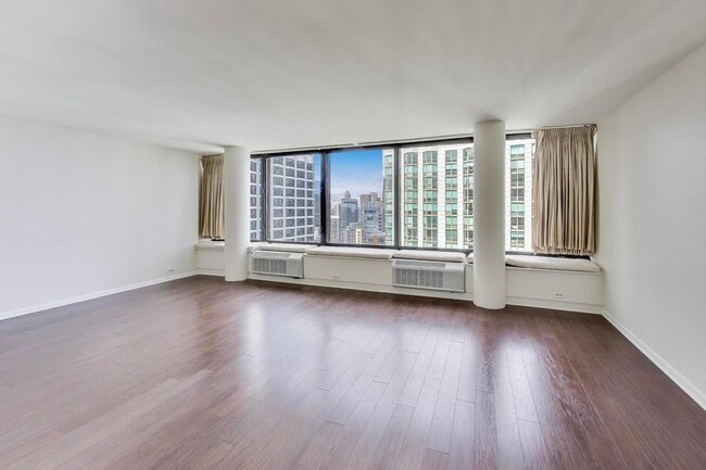 Foto del edificio - 155 N Harbor Dr