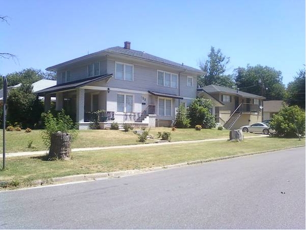 Building Photo - 2600 N Robinson Ave