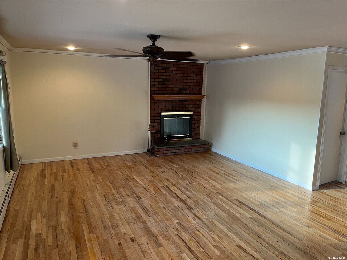 Primary Photo - 17 Oakdale Ave