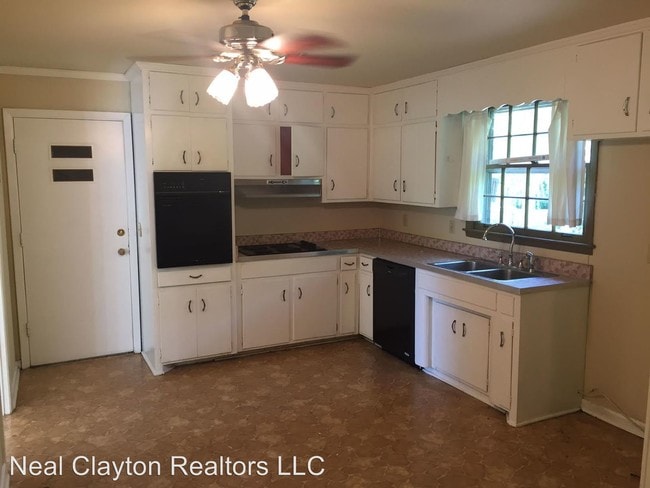 Building Photo - 2 br, 1.5 bath House - 2328 Castleman Dr