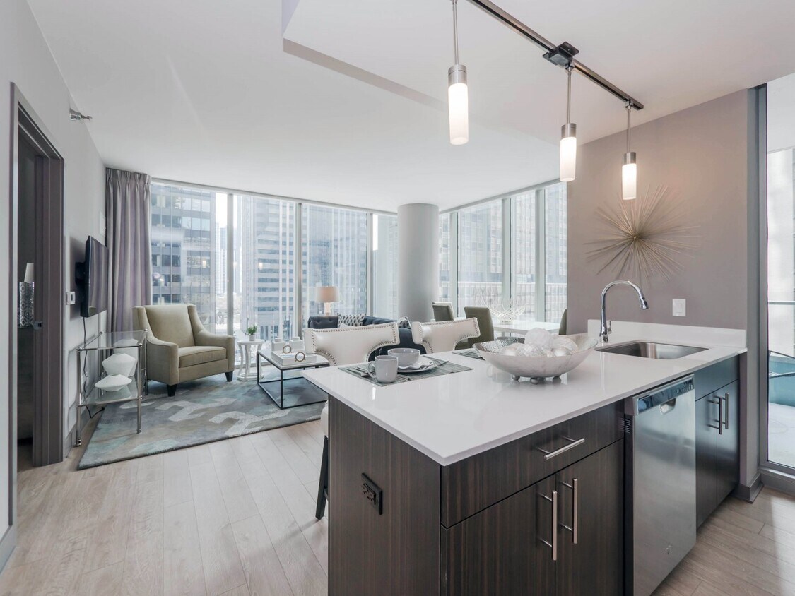 Primary Photo - 224 N Michigan Ave