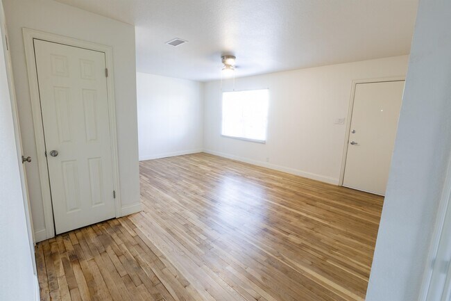 Building Photo - 3807 Gaston Dr