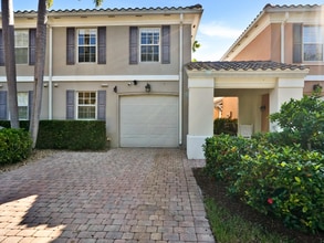 Building Photo - 5609 Cove Cir