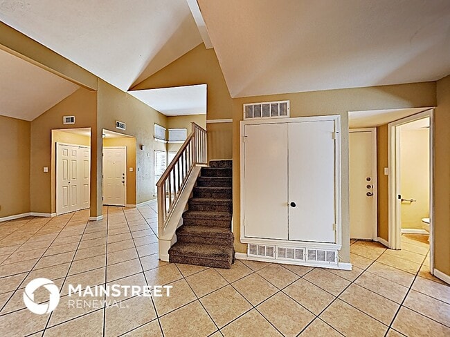 Foto del edificio - 2425 Sutton Dr