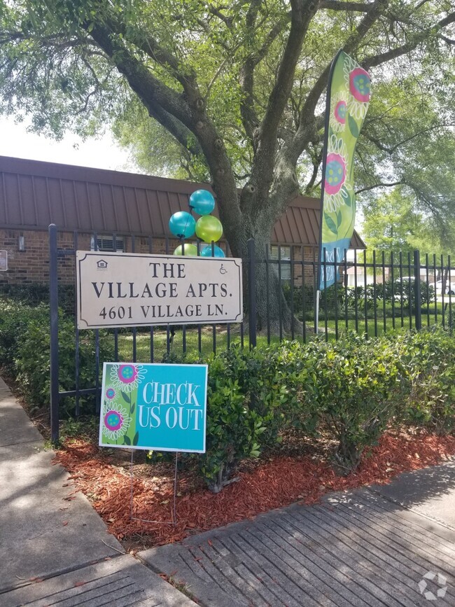 Building Photo - Village at Baytown