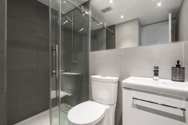 Photo du bâtiment - 730 St Clarens Ave