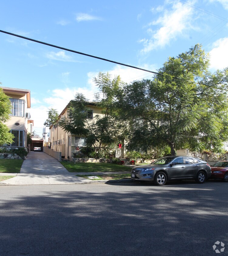 Primary Photo - 1802 N Alexandria Ave