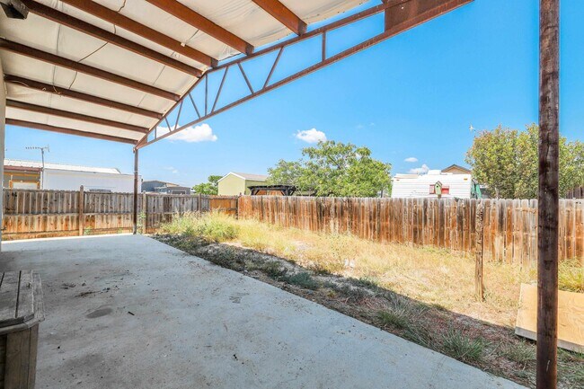 Building Photo - 104 Palo de Rosa Lp