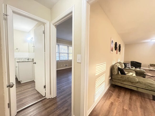 Foto del edificio - Room in House on Union Rd SW