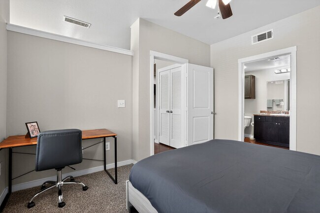 Foto del edificio - 1355 Ranch Pkwy