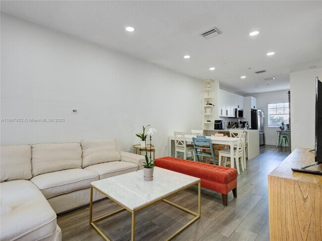 Foto del edificio - 5630 NW 114th Path