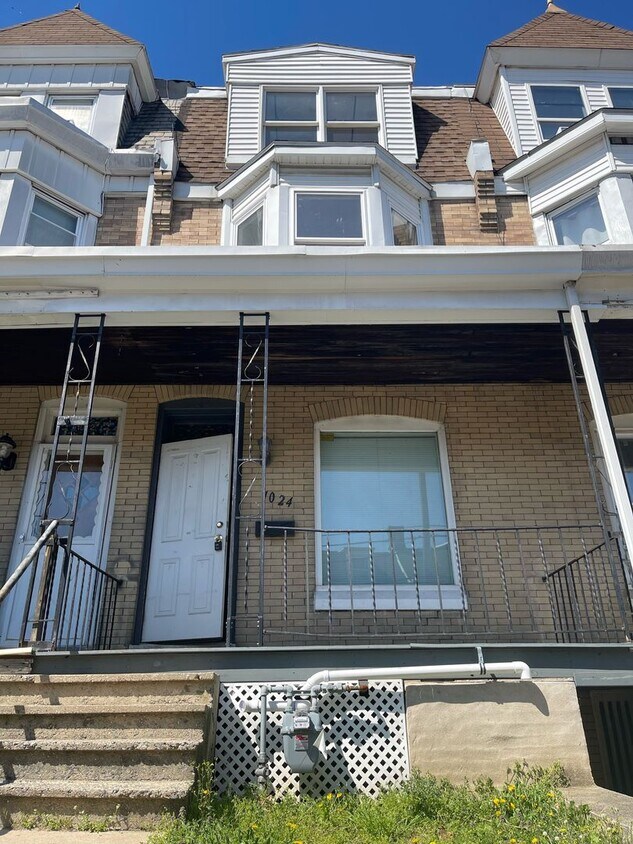 Primary Photo - 4 Bedroom Single family Home