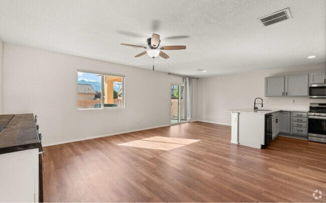Building Photo - 716 Palo Duro Dr