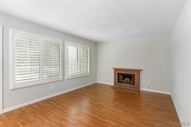Foto del edificio - 891 Buttercup Rd
