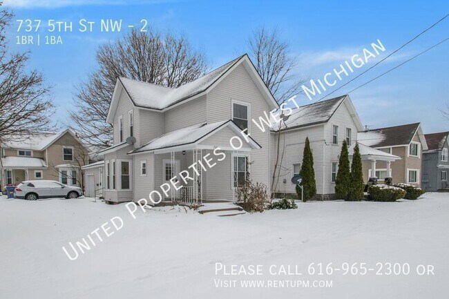 Building Photo - Available Now | 1 Bed, 1 Bath Upper Apartm...